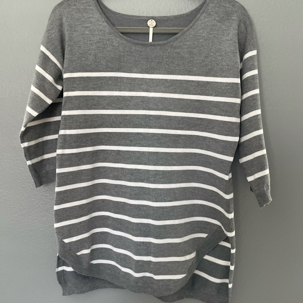 Split hem gray striped sweater